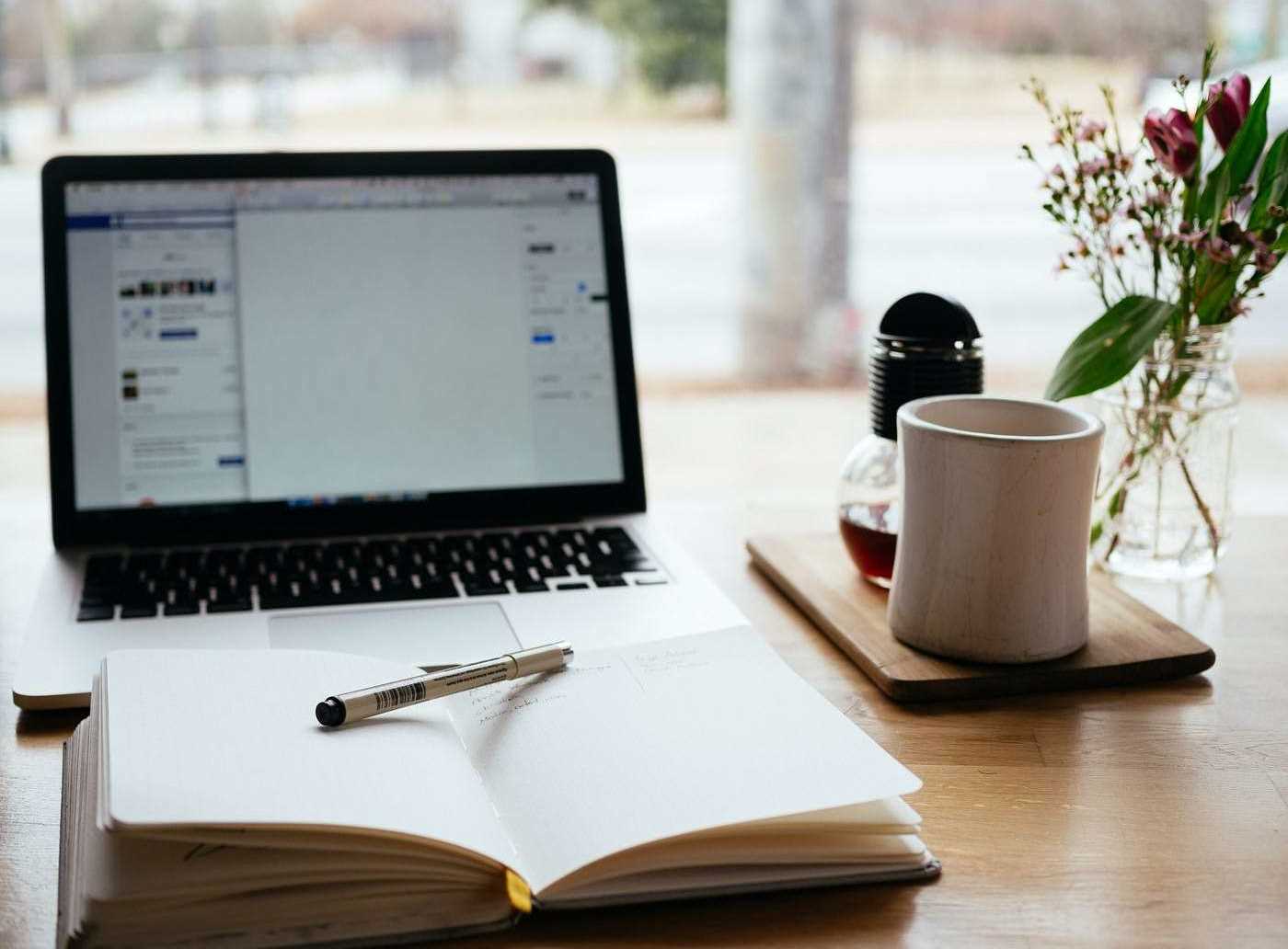 Insegnante che fa lezione online
